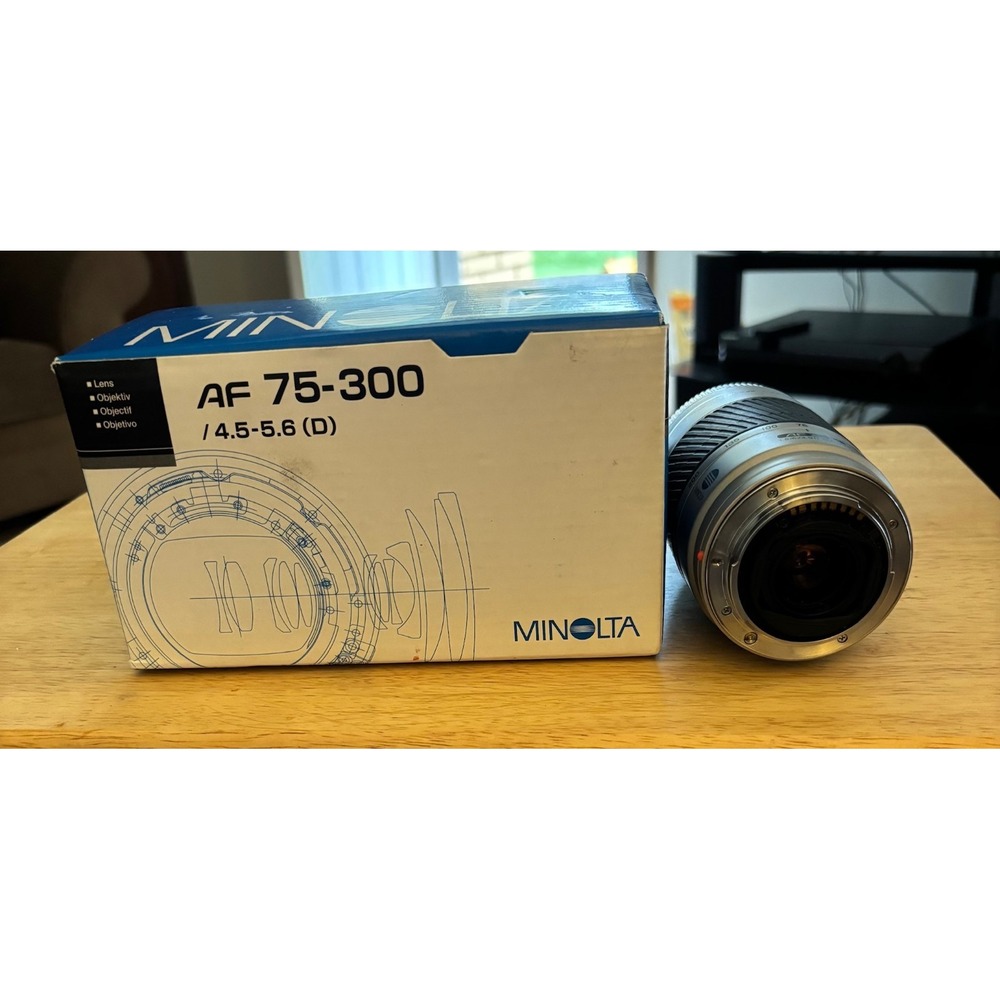Minolta AF 75-300 4.5-5.6D zoom lens